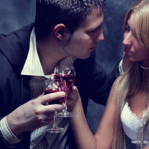 romantic-couple-drinking-red-wine