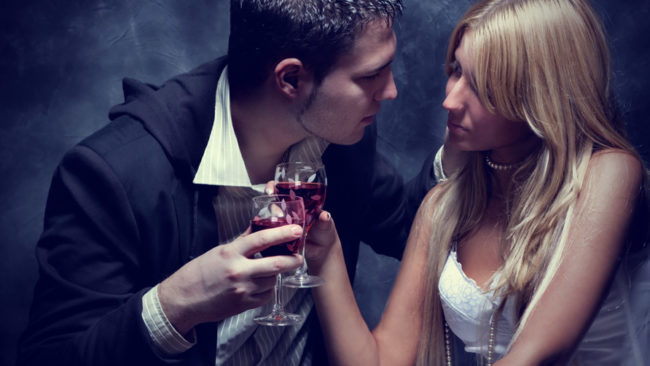 romantic-couple-drinking-red-wine